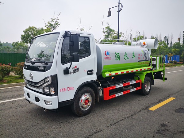 東風(fēng)多利卡5方灑水車
