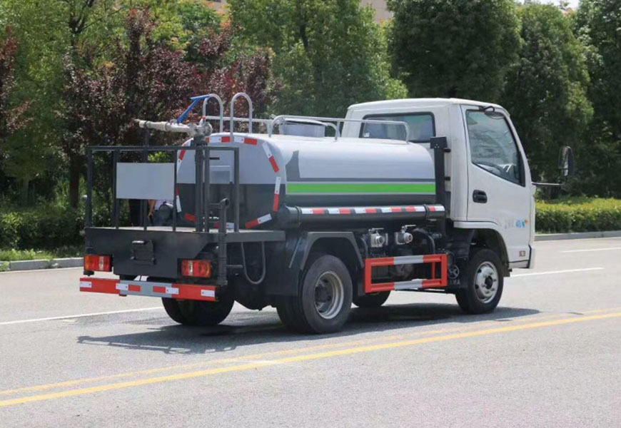 凱馬2方灑水車(chē)