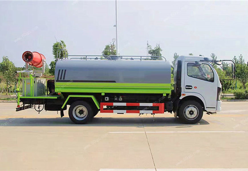 東風凱普特灑水車后面圖