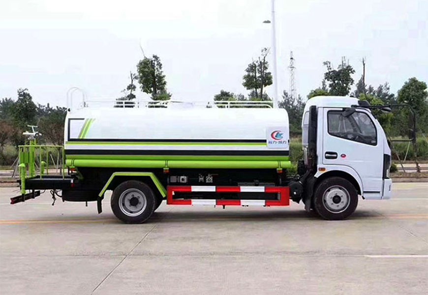 東風(fēng)凱普特灑水車(chē)圖片