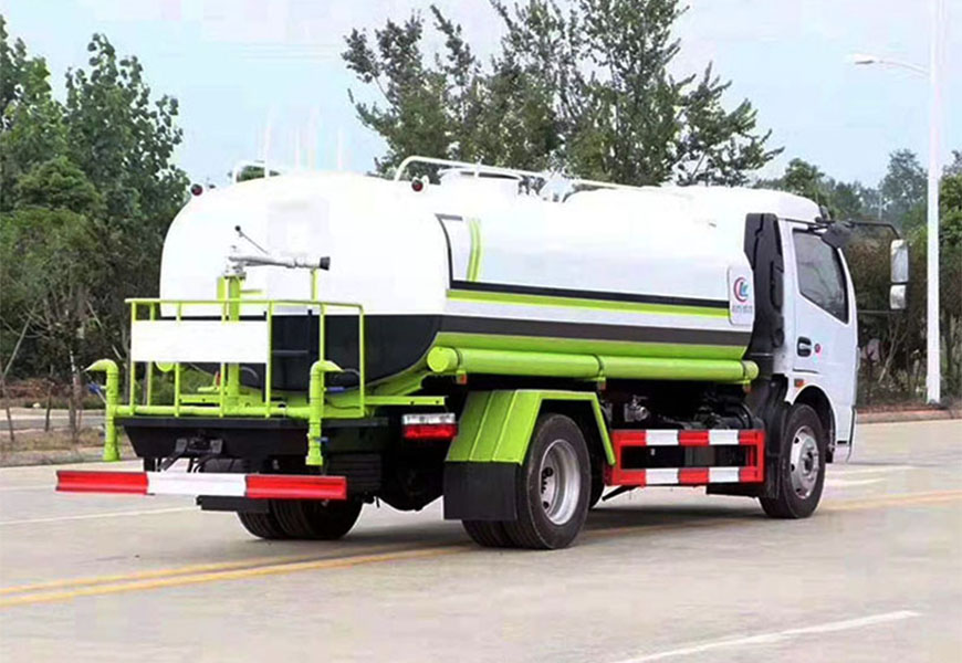 東風(fēng)凱普特灑水車(chē)后面圖